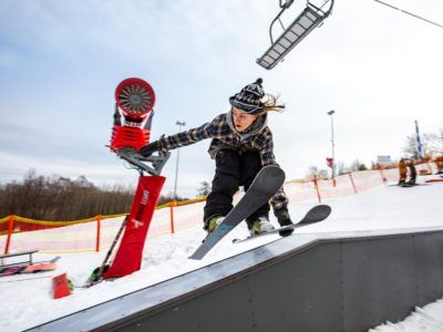 Na zdjęciu wschodzący mistrz polskiego freeskiingu Michał Konus Kulpa który będzie topił śnieg swoimi trikami sobotnich zawodach!